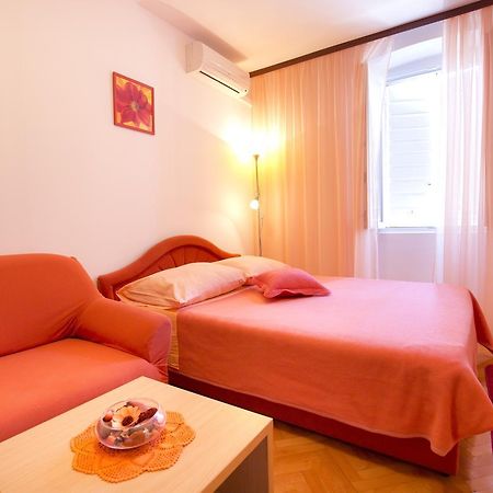 Apartment And Room Daria Vis Island Εξωτερικό φωτογραφία