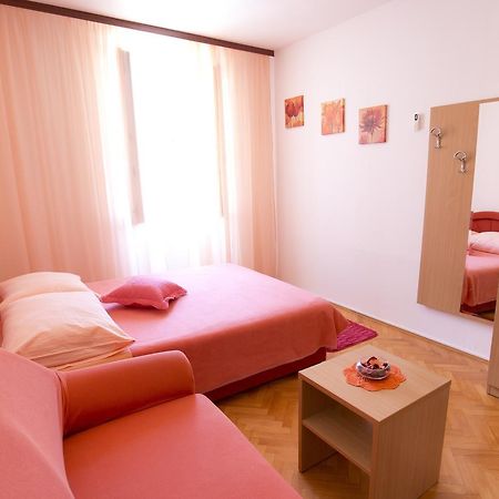 Apartment And Room Daria Vis Island Εξωτερικό φωτογραφία