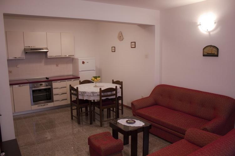 Apartment And Room Daria Vis Island Εξωτερικό φωτογραφία