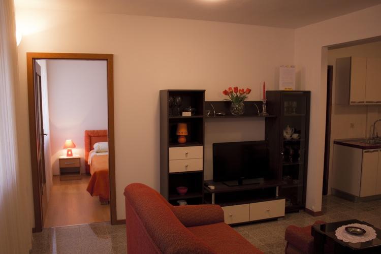 Apartment And Room Daria Vis Island Εξωτερικό φωτογραφία