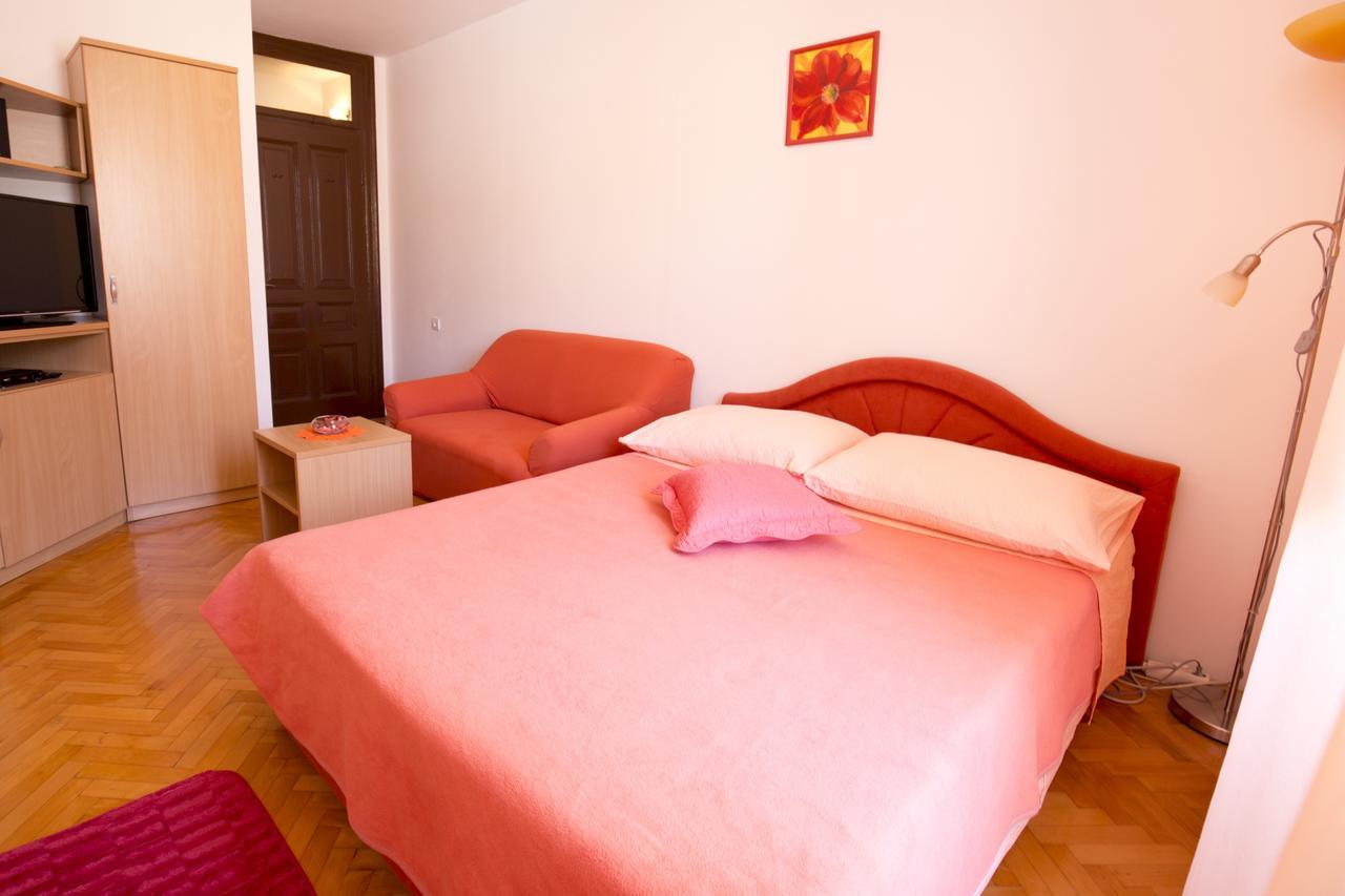 Apartment And Room Daria Vis Island Εξωτερικό φωτογραφία