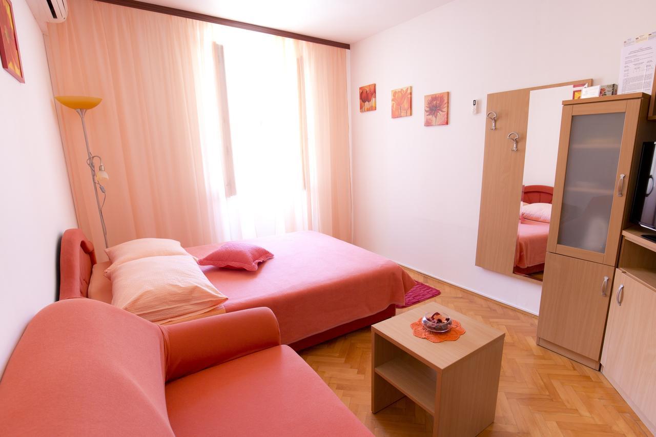 Apartment And Room Daria Vis Island Εξωτερικό φωτογραφία