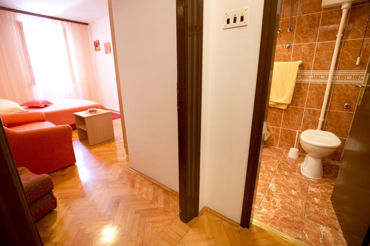 Apartment And Room Daria Vis Island Εξωτερικό φωτογραφία