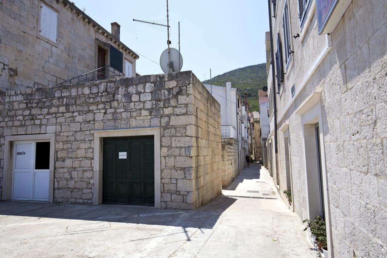 Apartment And Room Daria Vis Island Εξωτερικό φωτογραφία
