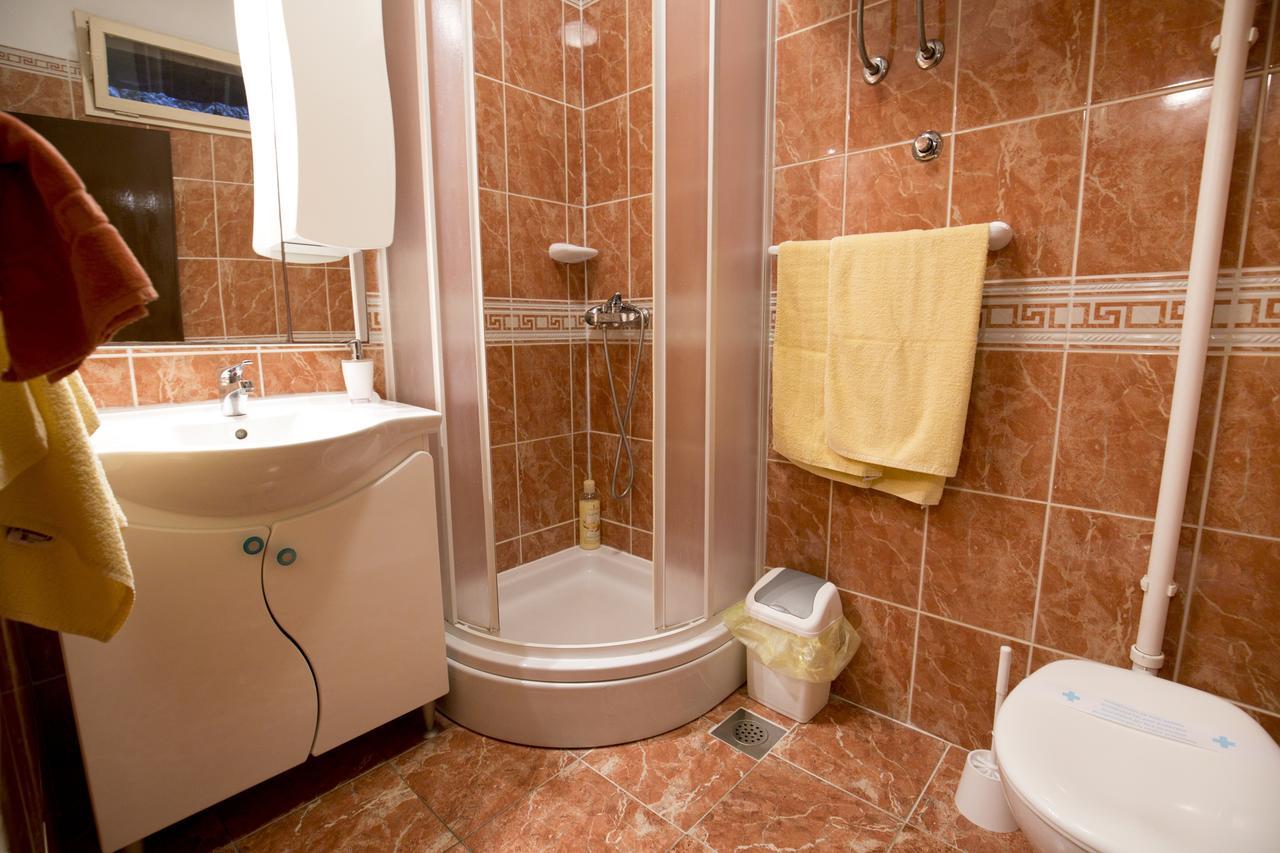 Apartment And Room Daria Vis Island Εξωτερικό φωτογραφία